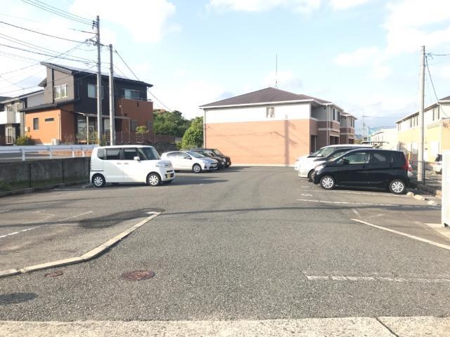 ウィステリア王司 駐車場