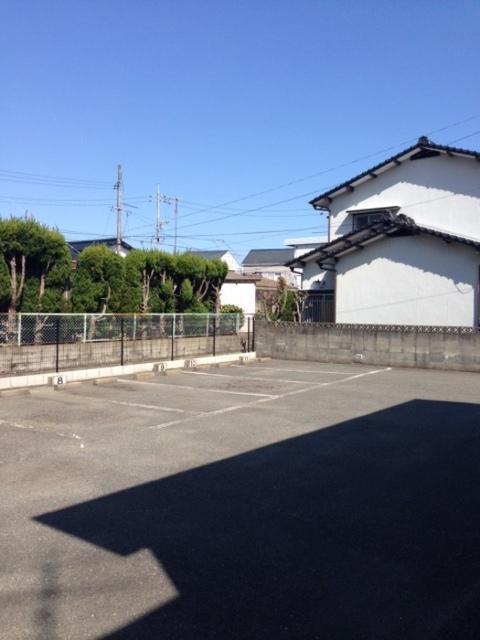 オークス長府（202） 駐車場