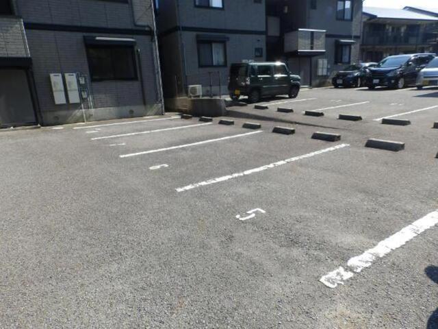 リヴェール　E棟（202） 駐車場