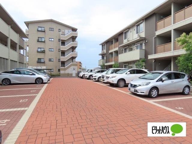 クレセント ヒルズ　B棟（103） 駐車場