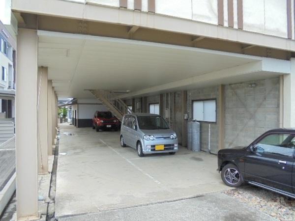 コーポ綿屋 駐車場