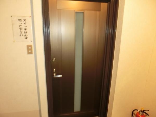 まなまゆビル 玄関