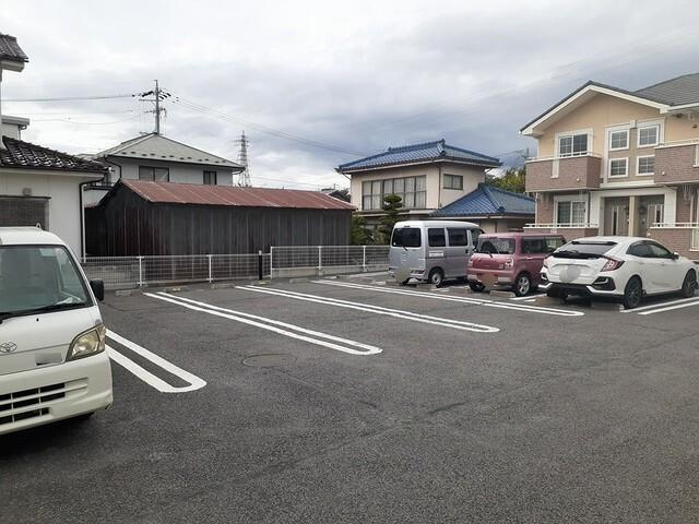 コネチカット　Ｂ（201） 駐車場