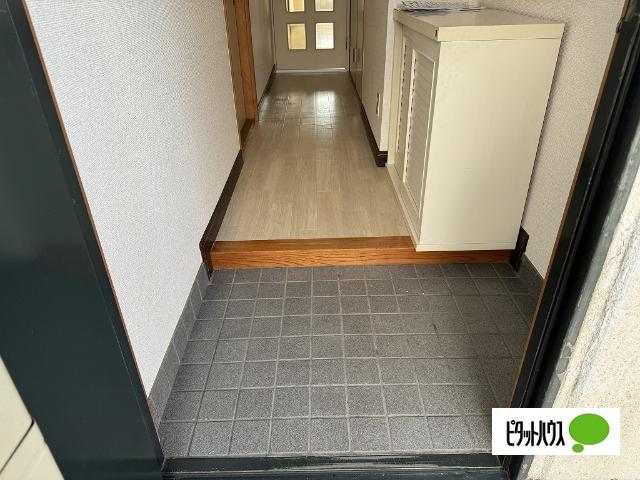 イソガイレジデンス 玄関