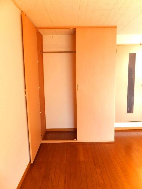 レオパレスウィステリアガーデン 収納