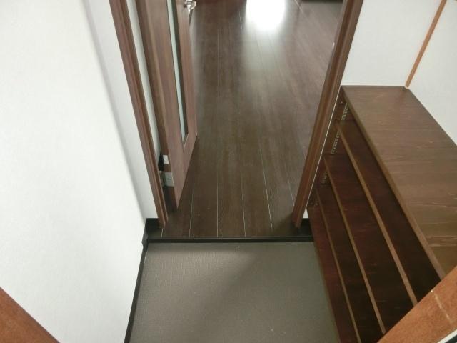 まなまゆビル 玄関