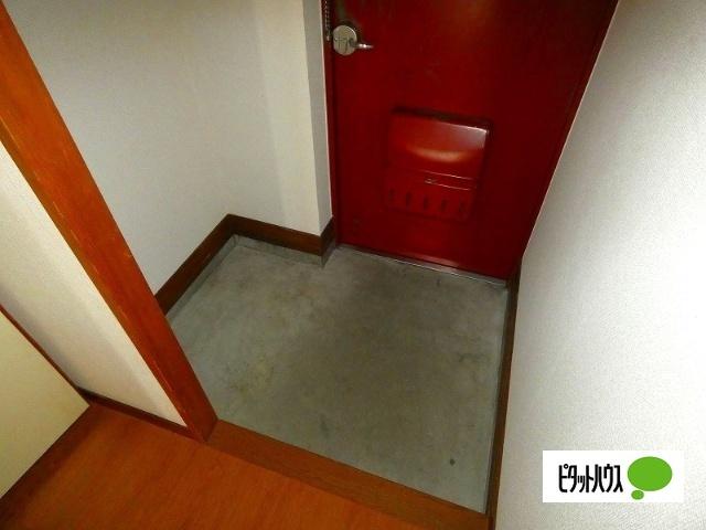 メゾン西中屋 玄関