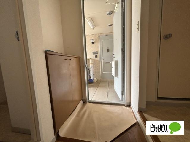 メゾンリポーズA 玄関
