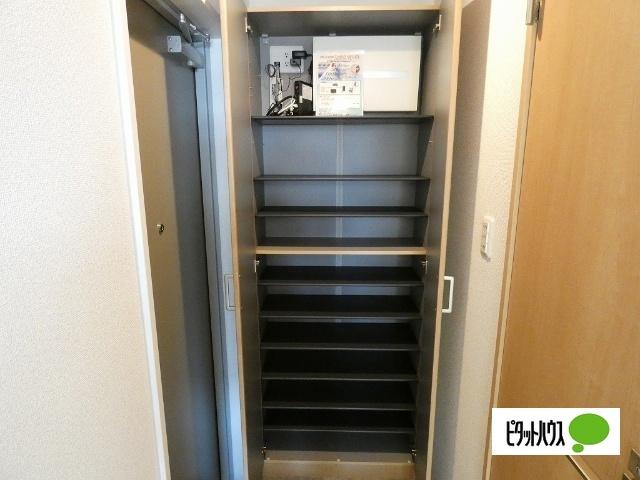 プレザントコート 玄関