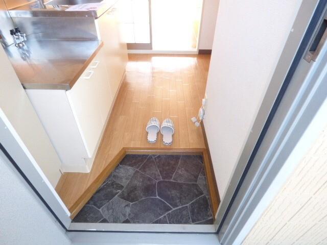 ラプラス西和田 玄関