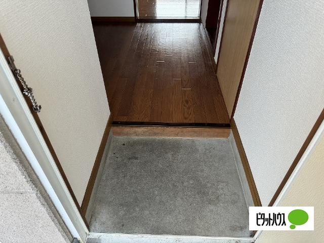 ロイヤルコーポ松本１号棟 玄関