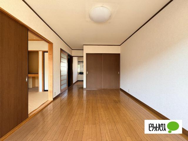 シェモア国分B 室内