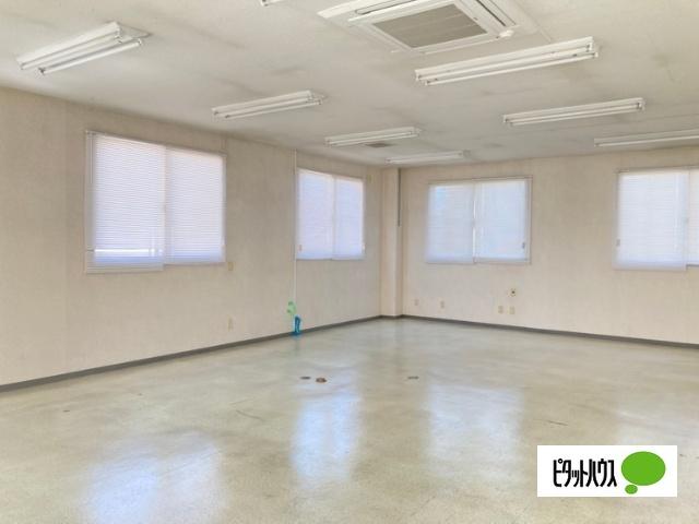 千曲市粟佐事務所 室内