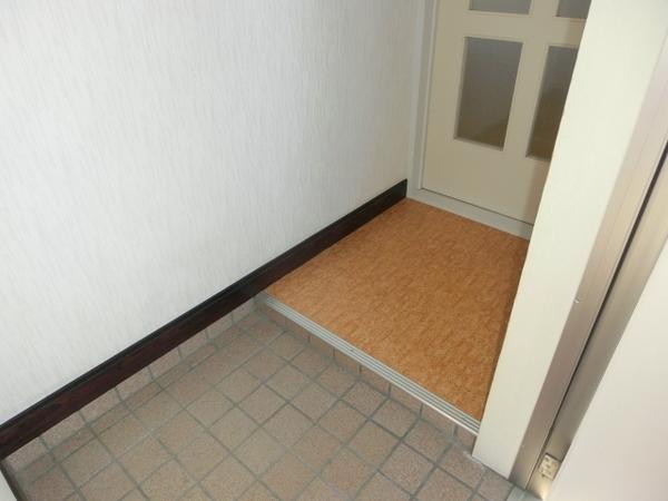 リヴェール入船 玄関