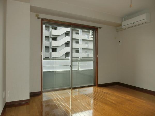 LON BLDG. リビング