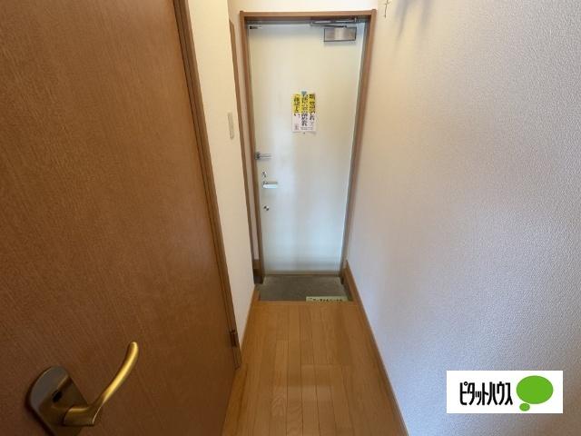 スクエアガーデンＢ 玄関