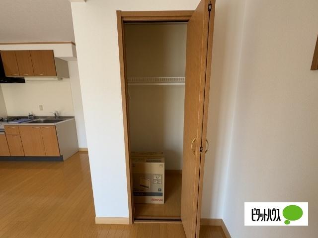 スクエアガーデンＢ 収納