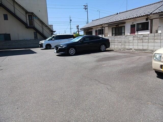 メゾンセシボンＥ（303） 駐車場