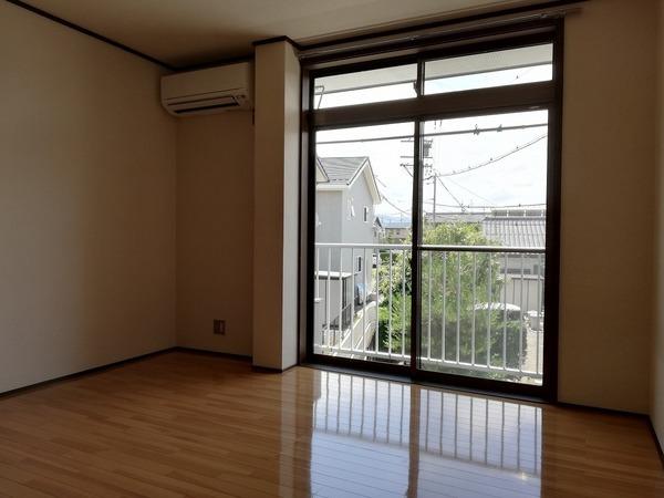 郵ハイツ平田 リビング