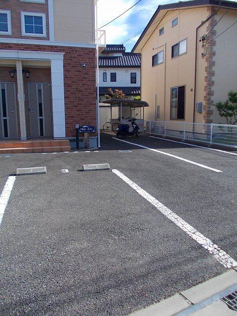デフィサイトー（102） 駐車場