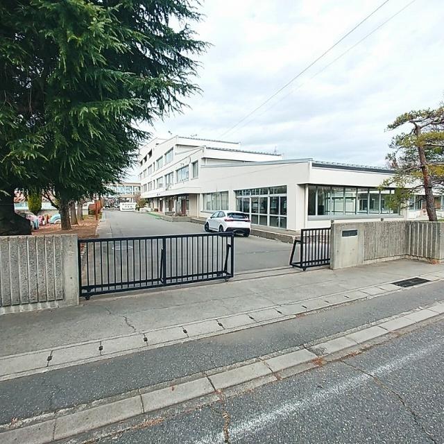 松本市立二子小学校：972m