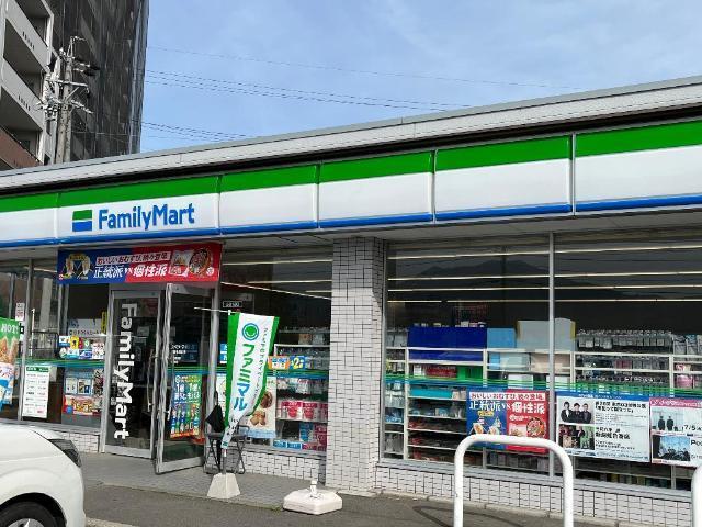 ファミリーマート長野上高田店：573m