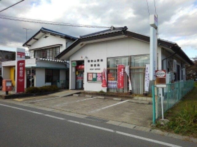 稲荷山駅前郵便局：666m
