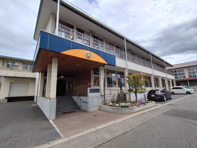 長野市立三輪小学校：564m