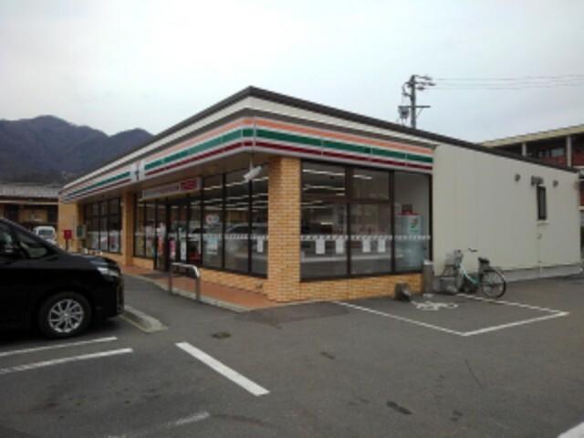 セブンイレブン戸倉店：530m