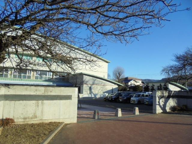 塩尻市立塩尻西小学校：876m