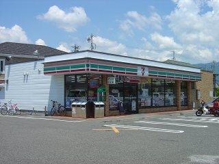 セブンイレブン松本井川城店：381m