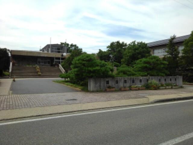 小布施町立栗ガ丘小学校：323m