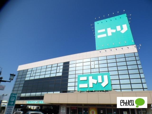 ニトリ上田店：595m