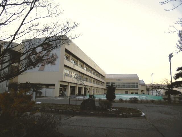塩尻市立塩尻中学校：1672m