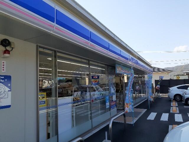 ローソン千曲戸倉駅前店：798m
