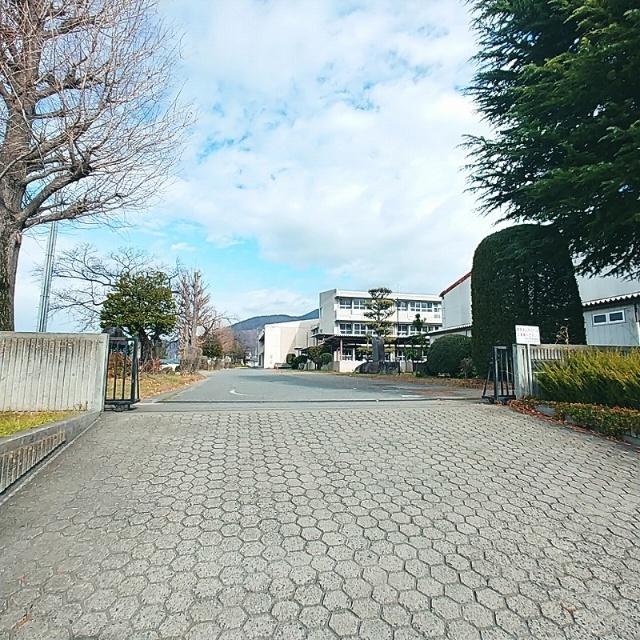 松本市立山辺中学校：677m