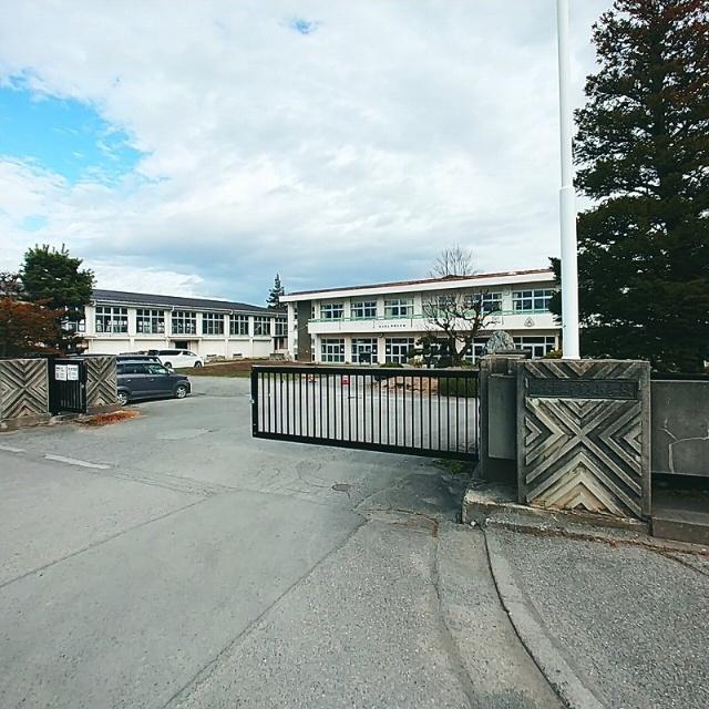 松本市立菅野小学校：879m