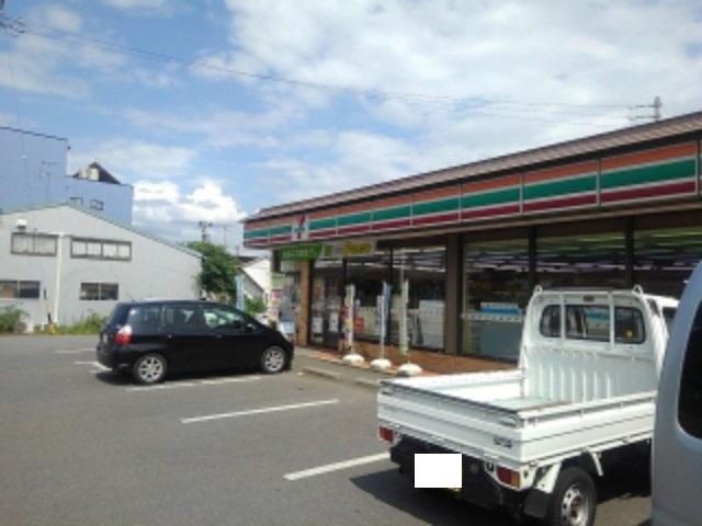 セブンイレブン安茂里駅西店：561m