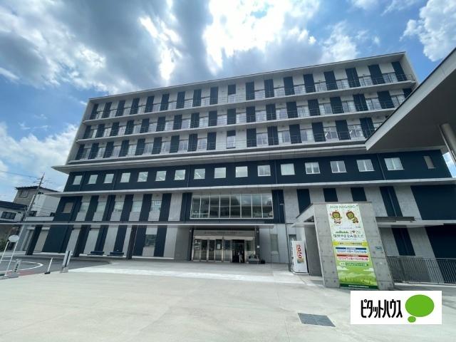 JA佐久浅間小諸支所：826m