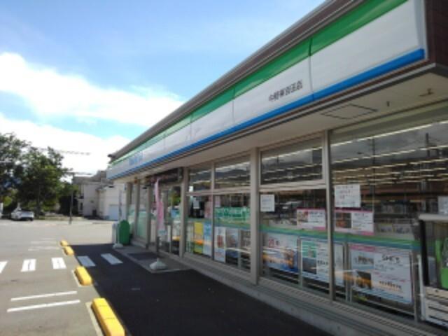 ファミリーマート中野東吉田店：336m