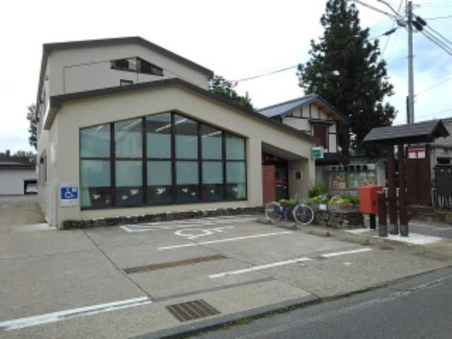小布施郵便局：156m