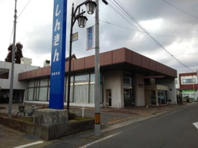 長野信用金庫吉田支店：598m