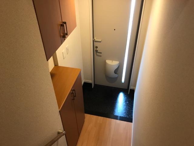 サンシャインヒルズ 玄関
