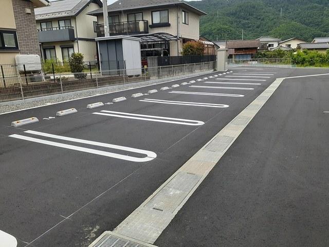 グランデＯＳⅡ（104） 駐車場