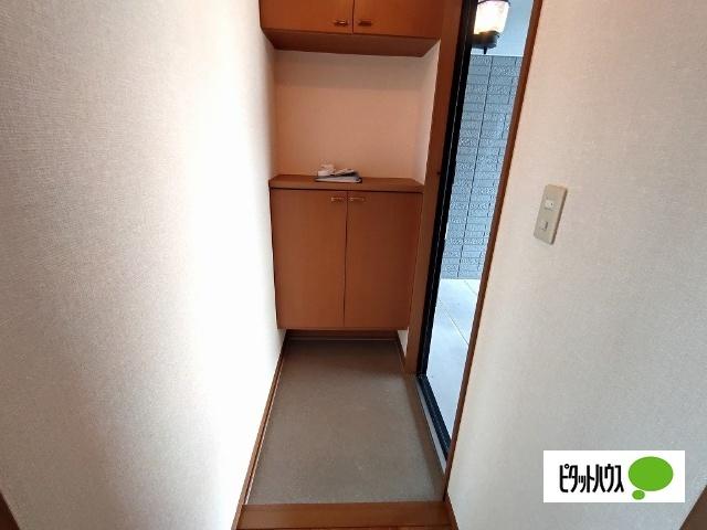 ジェルミナール　B（B205） 玄関
