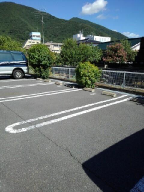 リュミエール　Ａ（204） 駐車場