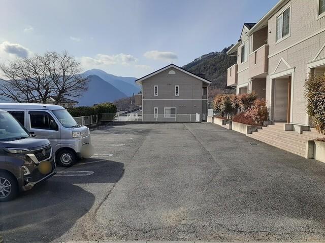 セレーノヒナザワ　Ａ（102） 駐車場
