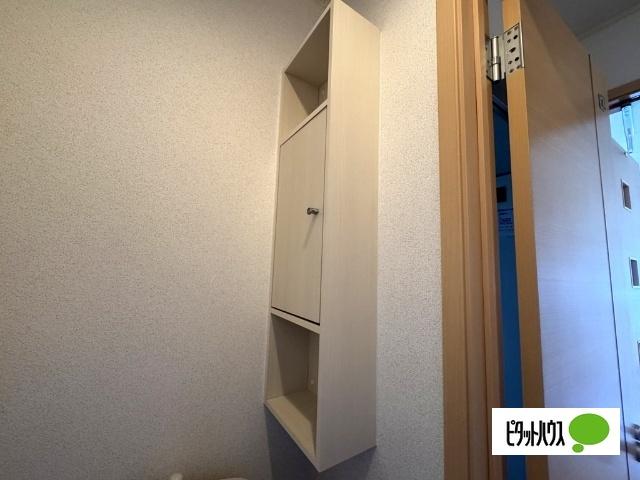 ウーバ　ノーベ（102） 収納
