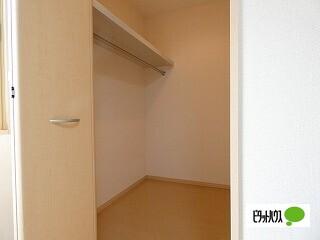 ウィル桜町　Ｄ（102） 収納