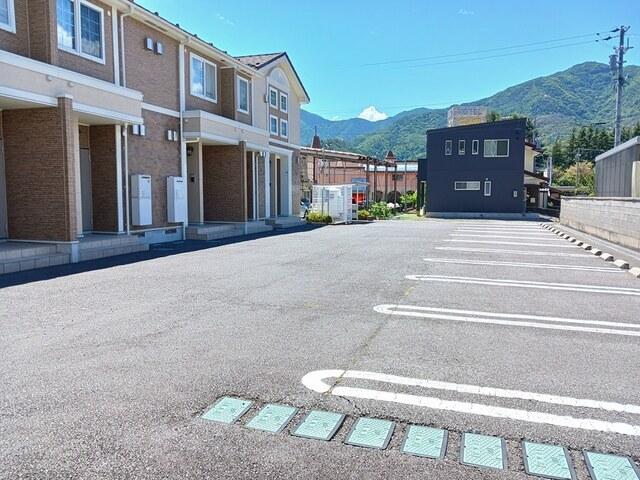 プリマクラッセ（105） 駐車場